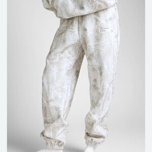 Comfrt Camo Sweatpants
Camo Sweatpants Color
Limited Edition: White Oak